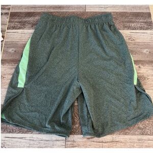 Nike Men's Athletic Shorts in Gray and Green